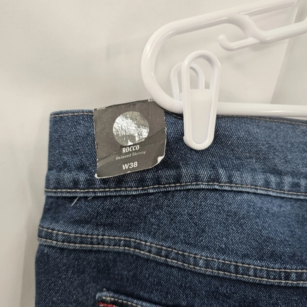 NWT True Religion Men’s size 38x32 Rocco Flap Pockets Relaxed‎ Skinny Blue Jean.